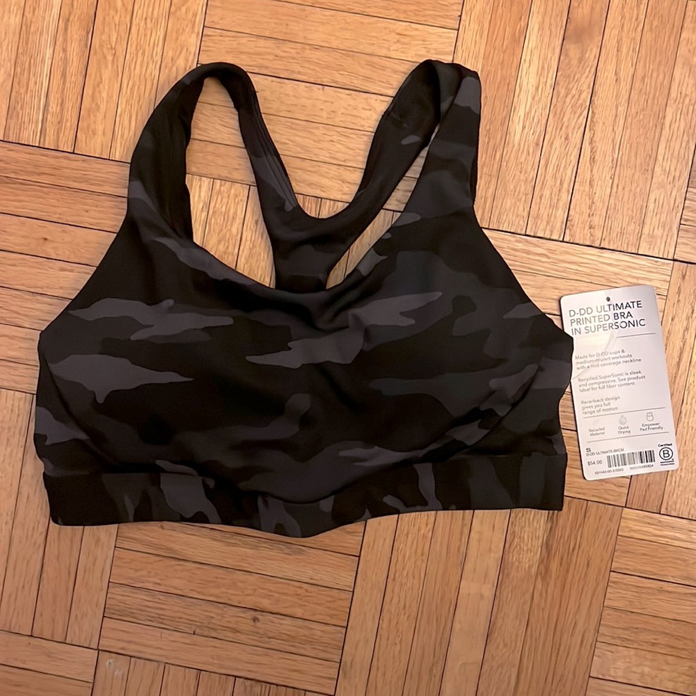 Athleta camo sports bra. New with tags ! Size small